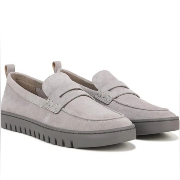 VIONIC NWOB Uptown Loafer in Light Gray Suede - Picture 1 of 14